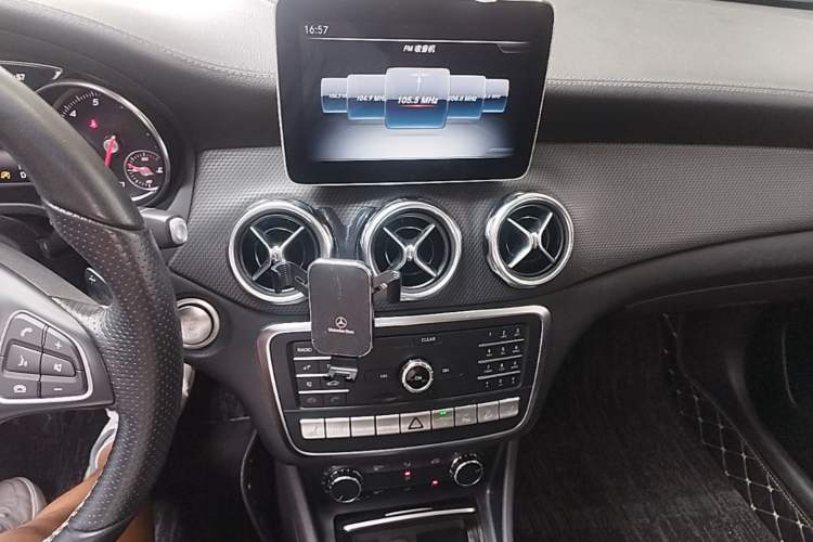 Used Mercedes-Benz GLA 2018 GLA 220 4MATIC Sport Edition Audio And AC Panel