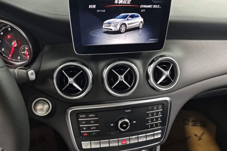Used Mercedes-Benz GLA 2018 GLA 220 4MATIC Sport Edition Audio And AC Panel