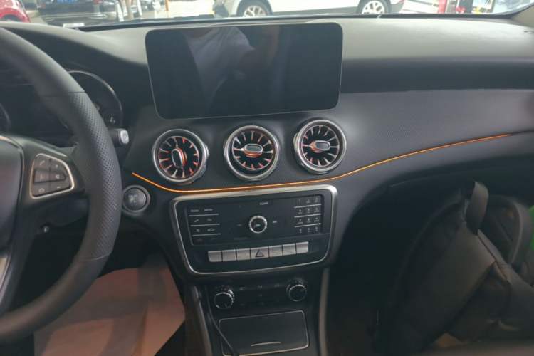 Used Mercedes-Benz GLA 2018 GLA 200 Sport Edition Audio And AC Panel