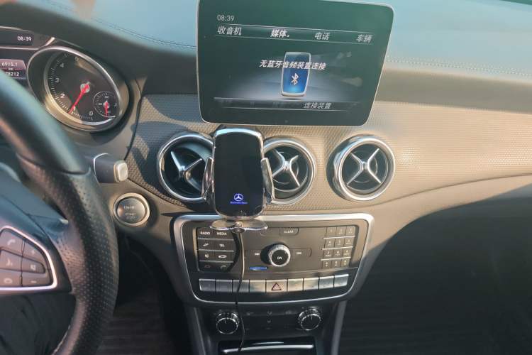 Used Mercedes-Benz GLA 2018 GLA 220 4MATIC Sport Edition Audio And AC Panel