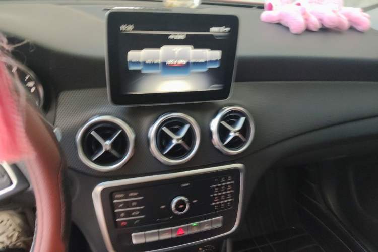 Used Mercedes-Benz GLA 2018 GLA 200 Sport Edition Audio And AC Panel