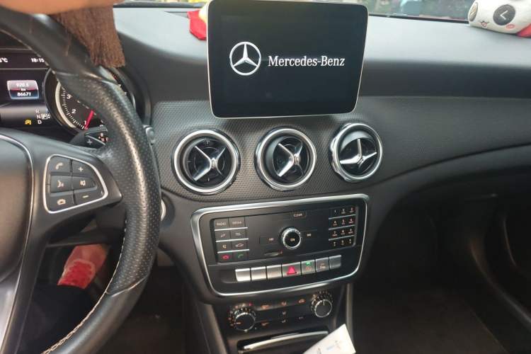 Used Mercedes-Benz GLA 2018 GLA 200 Sport Edition Audio And AC Panel
