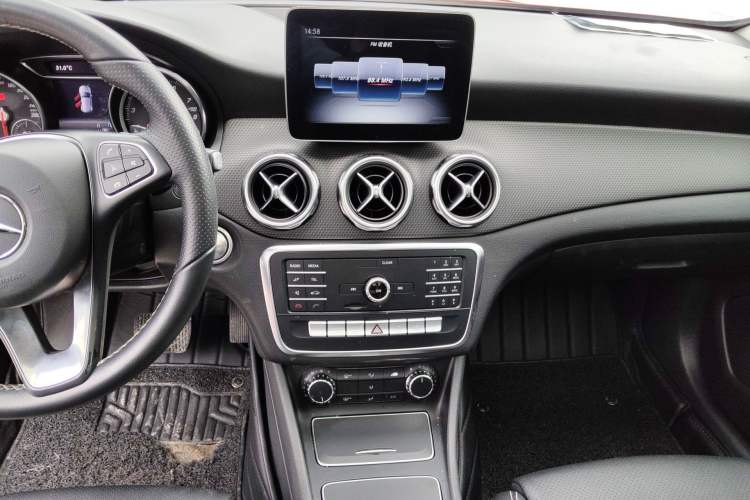 Used Mercedes-Benz GLA 2018 GLA 200 Sport Edition Audio And AC Panel