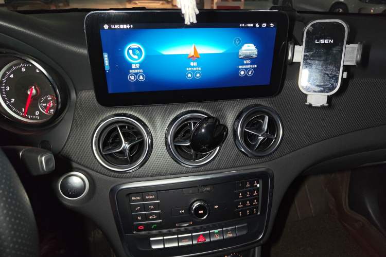 Used Mercedes-Benz GLA 2018 GLA 200 Sport Edition Audio And AC Panel