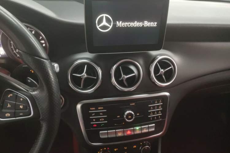 Used Mercedes-Benz GLA 2018 GLA 200 Sport Edition Audio And AC Panel