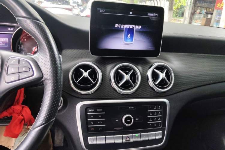 Used Mercedes-Benz GLA 2018 GLA 220 4MATIC Sport Edition Audio And AC Panel