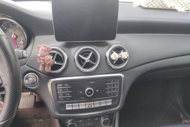 Used Mercedes-Benz GLA 2018 GLA 200 Fashion Model Audio And AC Panel