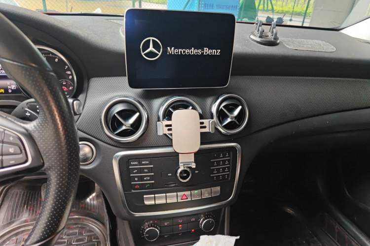 Used Mercedes-Benz GLA 2018 GLA 200 Sport Edition Audio And AC Panel