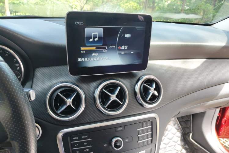 Used Mercedes-Benz GLA 2018 GLA 200 Sport Edition Audio And AC Panel