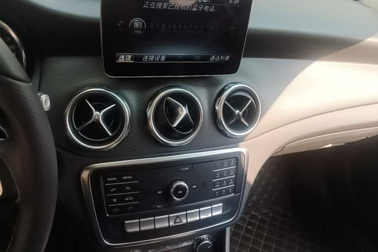 Used Mercedes-Benz GLA 2018 GLA 200 Sport Edition Audio And AC Panel