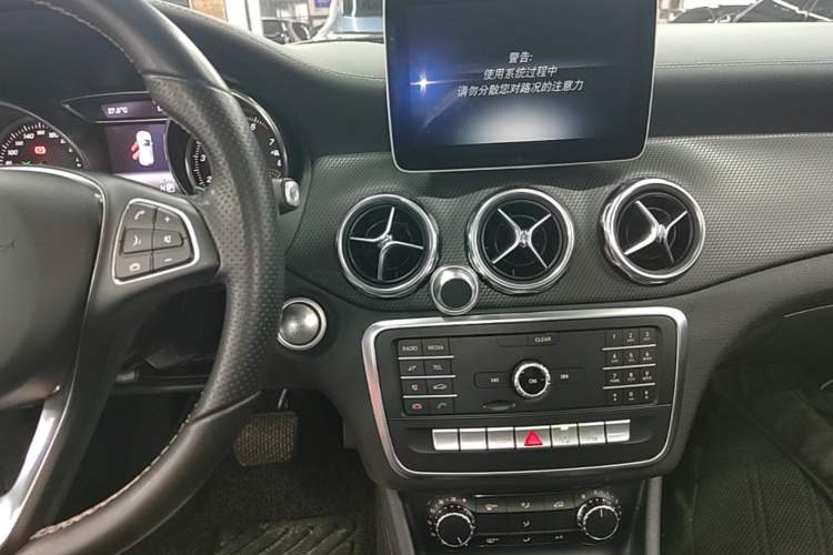 Used Mercedes-Benz GLA 2018 GLA 200 Fashion Model Audio And AC Panel