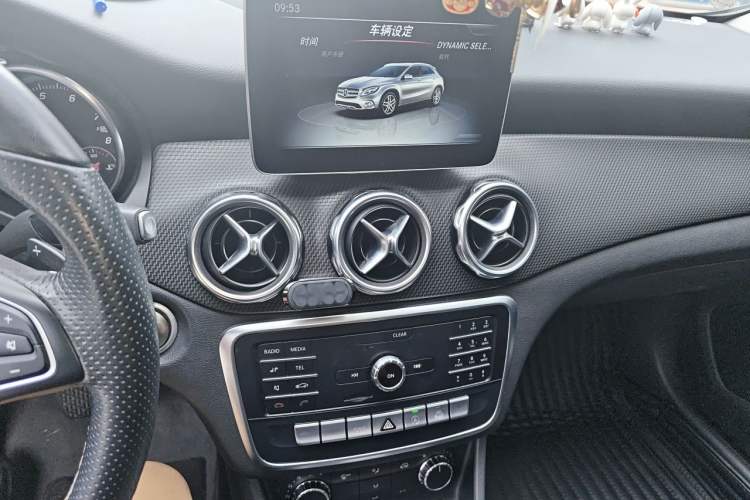 Used Mercedes-Benz GLA 2018 GLA 200 Sport Edition Audio And AC Panel