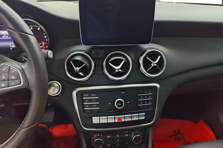 Used Mercedes-Benz GLA 2018 GLA 200 Sport Edition Audio And AC Panel