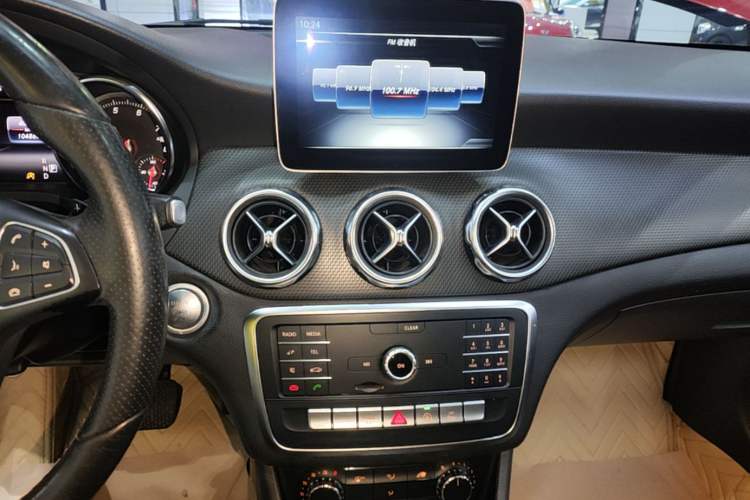 Used Mercedes-Benz GLA 2018 GLA 200 Sport Edition Audio And AC Panel