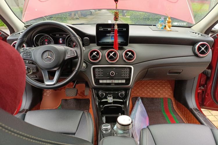 Used Mercedes-Benz GLA 2018 GLA 200 Sport Edition Center Console