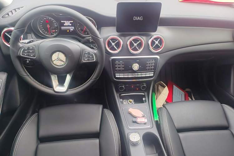 Used Mercedes-Benz GLA 2018 GLA 220 4MATIC Sport Edition Center Console