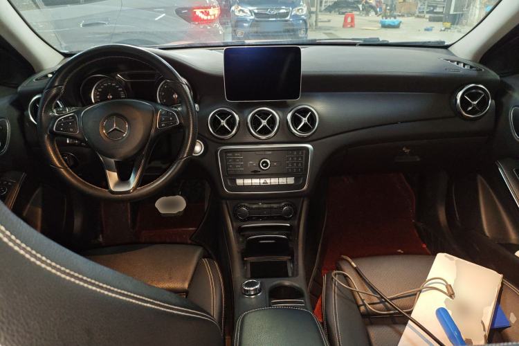 Used Mercedes-Benz GLA 2018 GLA 200 Fashion Model Center Console