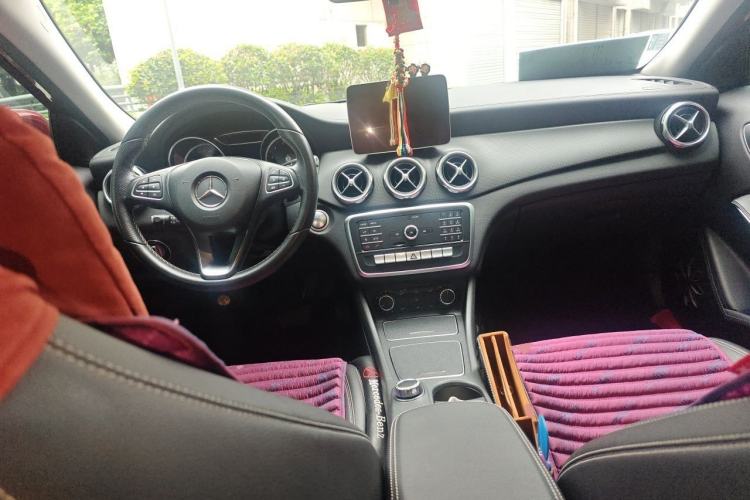 Used Mercedes-Benz GLA 2018 GLA 200 Fashion Model Center Console