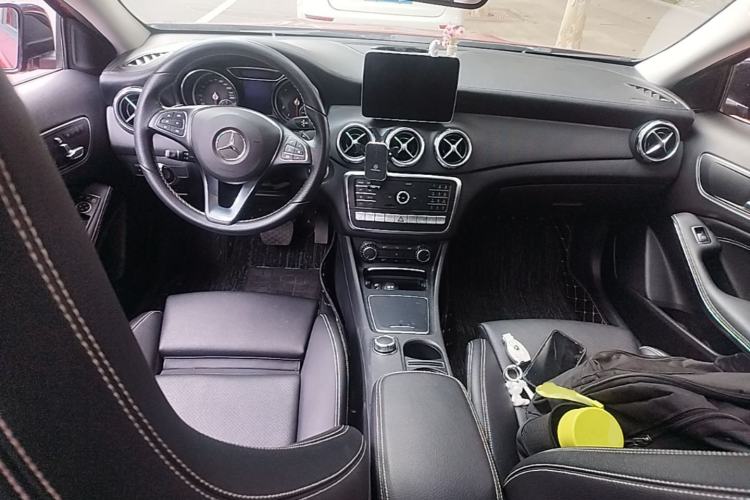Used Mercedes-Benz GLA 2018 GLA 220 4MATIC Sport Edition Center Console