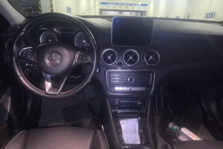 Used Mercedes-Benz GLA 2018 GLA 200 Sport Edition Center Console