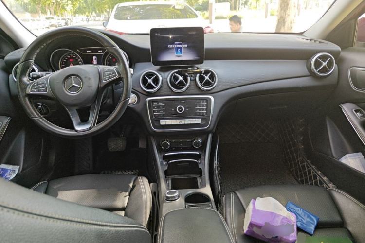 Used Mercedes-Benz GLA 2018 GLA 200 Fashion Model Center Console