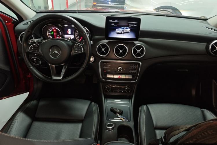 Used Mercedes-Benz GLA 2018 GLA 200 Fashion Model Center Console