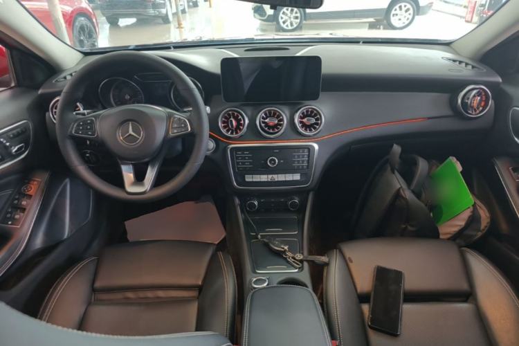 Used Mercedes-Benz GLA 2018 GLA 200 Sport Edition Center Console