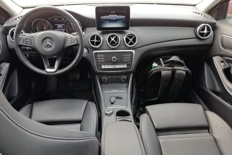 Used Mercedes-Benz GLA 2018 GLA 200 Sport Edition Center Console