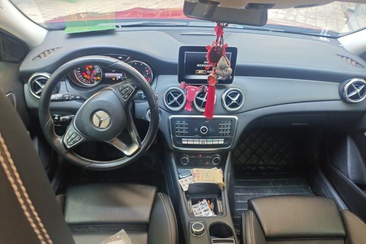 Used Mercedes-Benz GLA 2018 GLA 200 Fashion Model Center Console