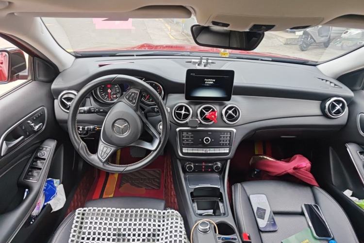 Used Mercedes-Benz GLA 2018 GLA 220 4MATIC Sport Edition Center Console
