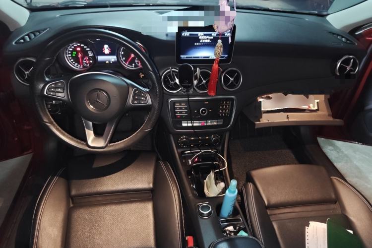 Used Mercedes-Benz GLA 2018 GLA 200 Sport Edition Center Console