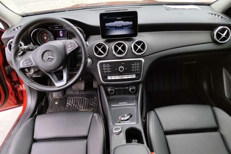 Used Mercedes-Benz GLA 2018 GLA 200 Sport Edition Center Console