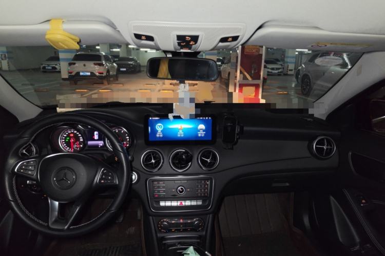 Used Mercedes-Benz GLA 2018 GLA 200 Sport Edition Center Console