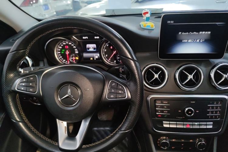Used Mercedes-Benz GLA 2018 GLA 200 Sport Edition Center Console