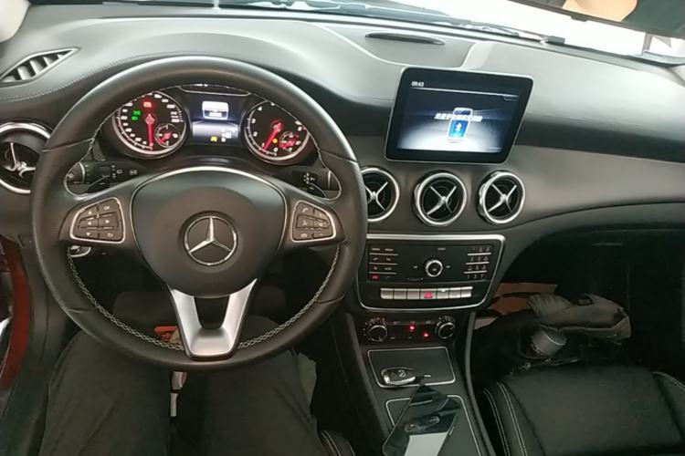Used Mercedes-Benz GLA 2018 GLA 200 Fashion Model Center Console