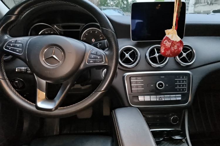 Used Mercedes-Benz GLA 2018 GLA 200 Fashion Model Center Console