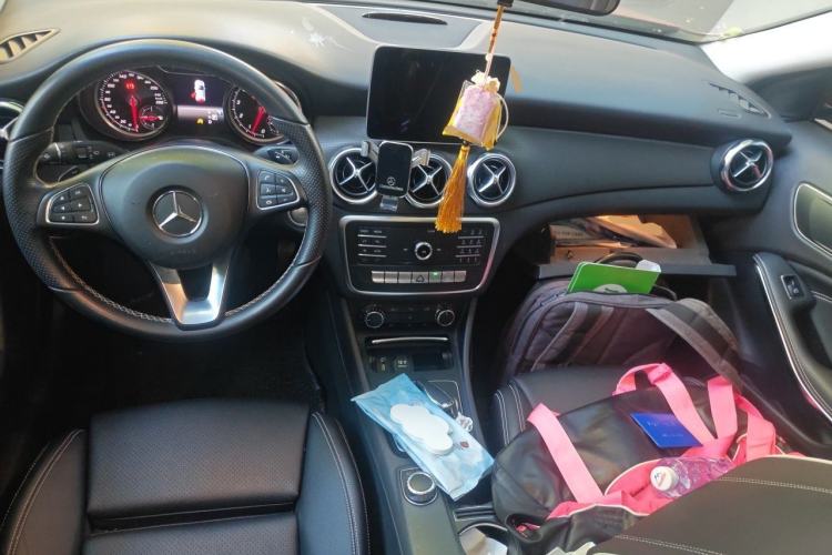 Used Mercedes-Benz GLA 2018 GLA 200 Sport Edition Center Console