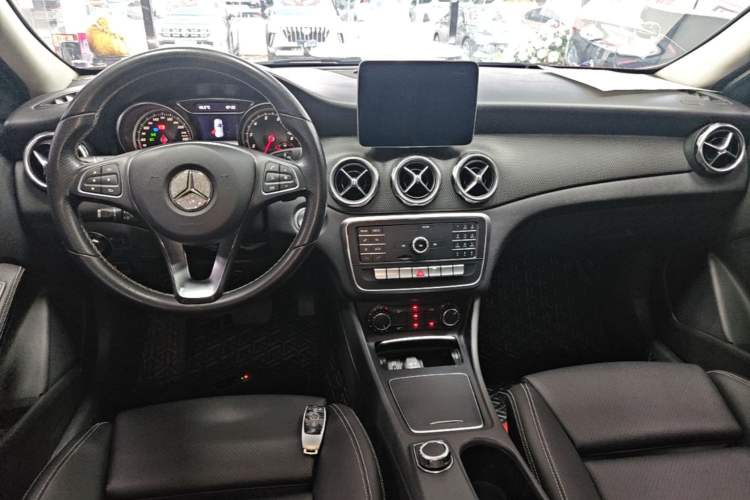 Used Mercedes-Benz GLA 2018 GLA 200 Sport Edition Center Console