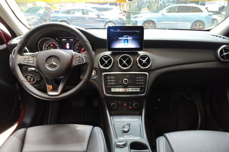 Used Mercedes-Benz GLA 2018 GLA 200 Fashion Model Center Console