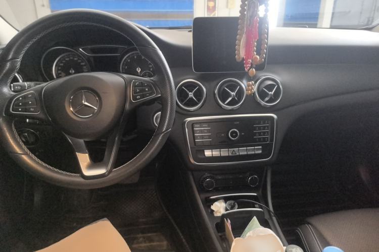 Used Mercedes-Benz GLA 2018 GLA 200 Sport Edition Center Console