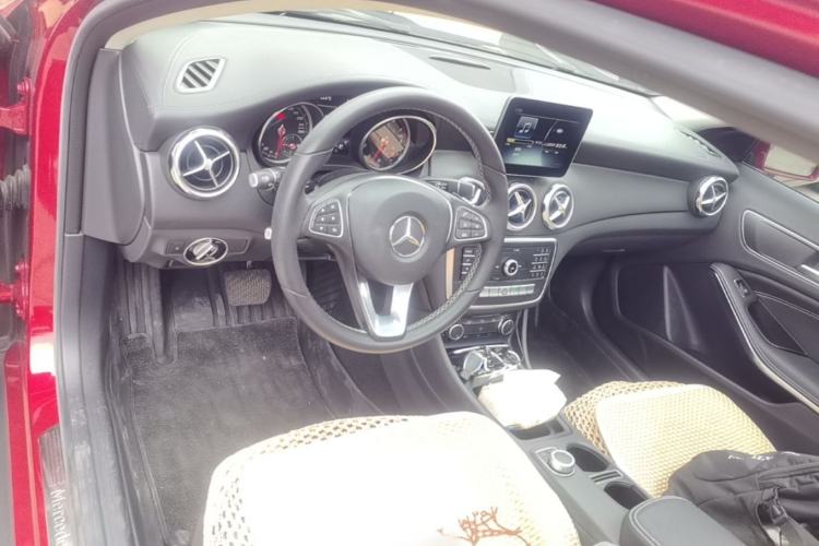 Used Mercedes-Benz GLA 2018 GLA 200 Fashion Model Center Console