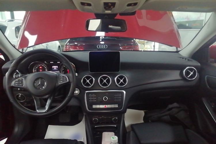 Used Mercedes-Benz GLA 2018 GLA 200 Fashion Model Center Console