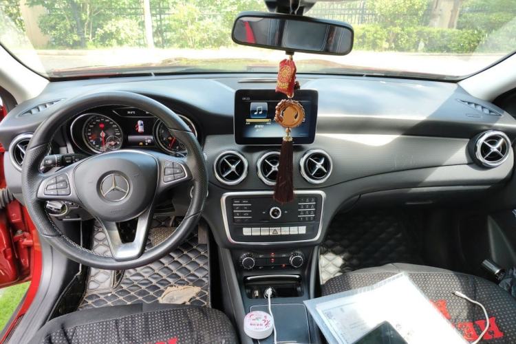 Used Mercedes-Benz GLA 2018 GLA 200 Sport Edition Center Console