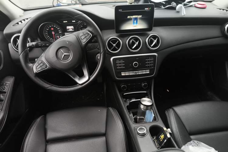 Used Mercedes-Benz GLA 2018 GLA 200 Fashion Model Center Console