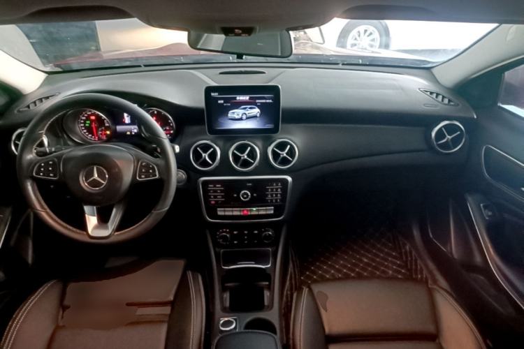 Used Mercedes-Benz GLA 2018 GLA 200 Sport Edition Center Console