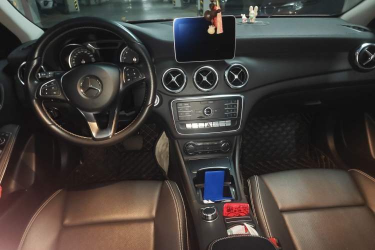 Used Mercedes-Benz GLA 2018 GLA 200 Fashion Model Center Console