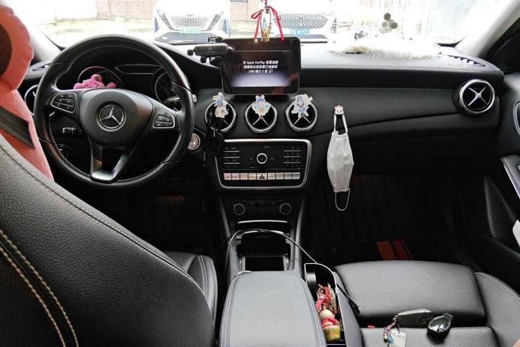 Used Mercedes-Benz GLA 2018 GLA 220 4MATIC Sport Edition Center Console