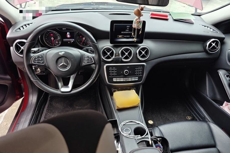 Used Mercedes-Benz GLA 2018 GLA 200 Sport Edition Center Console