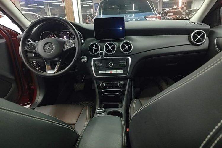 Used Mercedes-Benz GLA 2018 GLA 200 Fashion Model Center Console