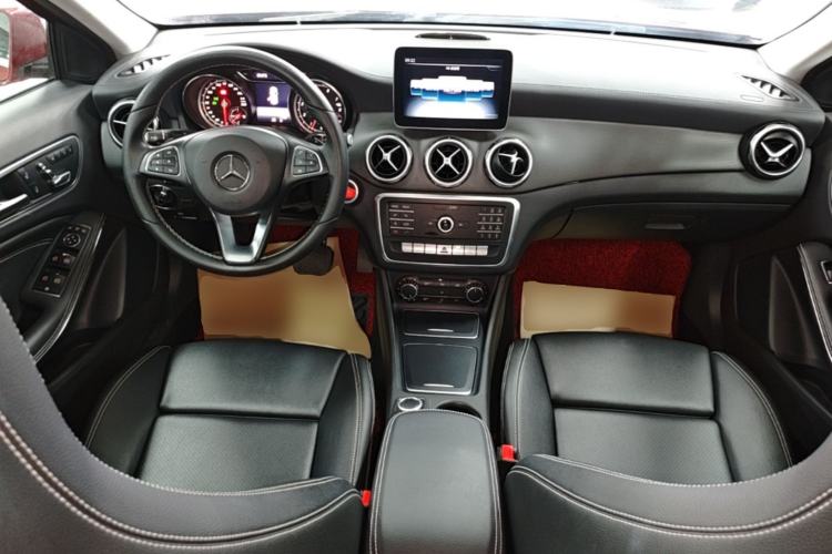 Used Mercedes-Benz GLA 2018 GLA 200 Fashion Model Center Console